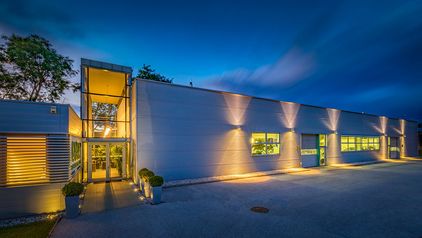 Werkstatt Gebäude bei Nacht