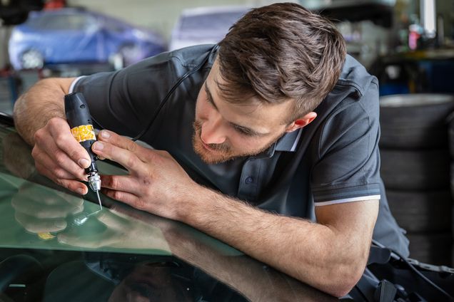 Überprüfung der Elektronik am Auto